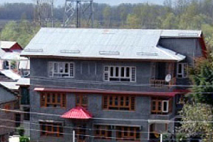 https://cache.careers360.mobi/media/colleges/social-media/media-gallery/25911/2019/9/24/Campus View of Government Polytechnic College Bandipora_Campus-View.png